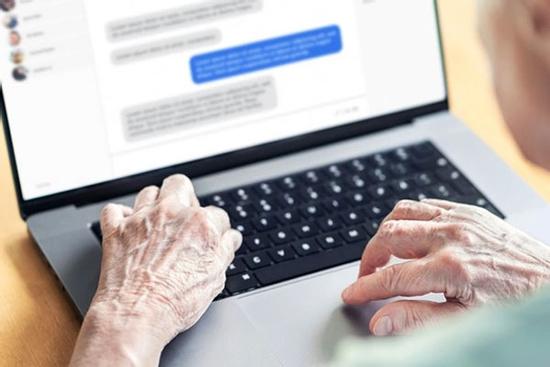 Yêu nhầm kẻ lừa tình, bà lão 70 tuổi lĩnh án tù vì rửa tiền