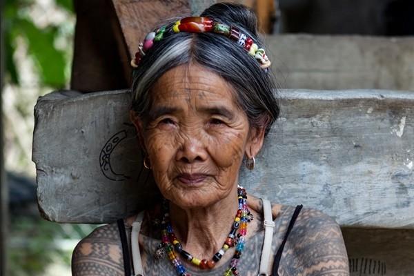 Cụ bà 106 tuổi ở Philippines trở thành gương mặt trang bìa của tạp chí Vogue-3
