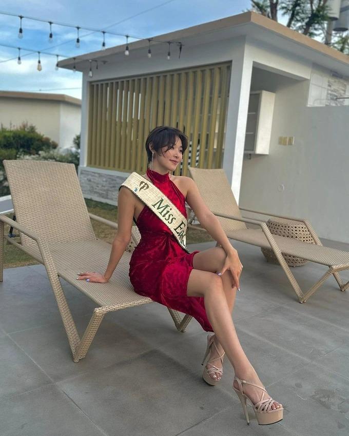 Đương kim Hoa hậu Trái đất khác lạ, hoạt động mờ nhạt sau đăng quang-2