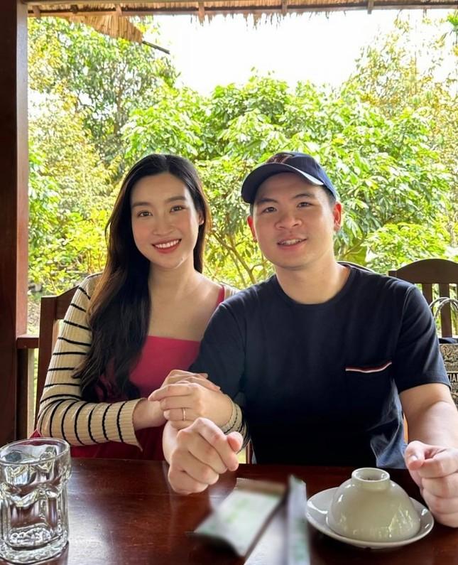 Đỗ Mỹ Linh khoe ảnh chụp toàn thân, netizen phát hiện điều lạ-1