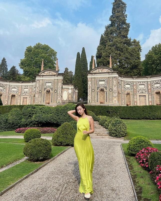 Đỗ Mỹ Linh khoe ảnh chụp toàn thân, netizen phát hiện điều lạ-3