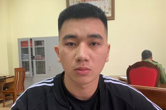 Gã trai lên mạng gạ quan hệ đồng tính rồi chiếm đoạt tài sản