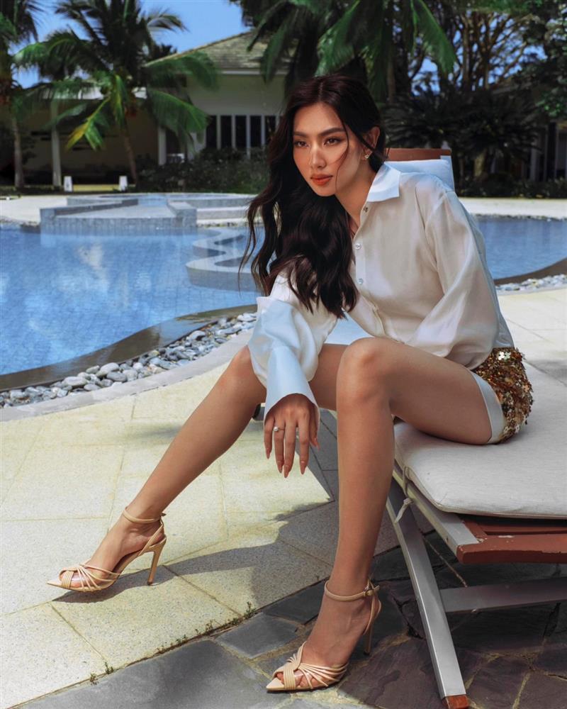 Hoa hậu Thùy Tiên khoe đường cong hút mắt với áo tắm-7