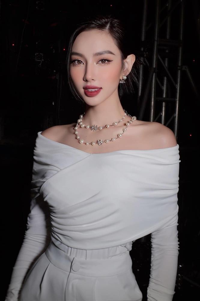 Hoa hậu Thùy Tiên khoe đường cong hút mắt với áo tắm-8