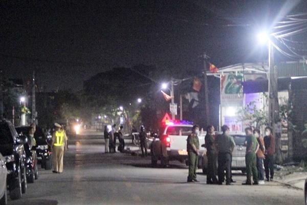 Nổ cục nóng điều hòa, hai thợ sửa chữa đi cấp cứu-3