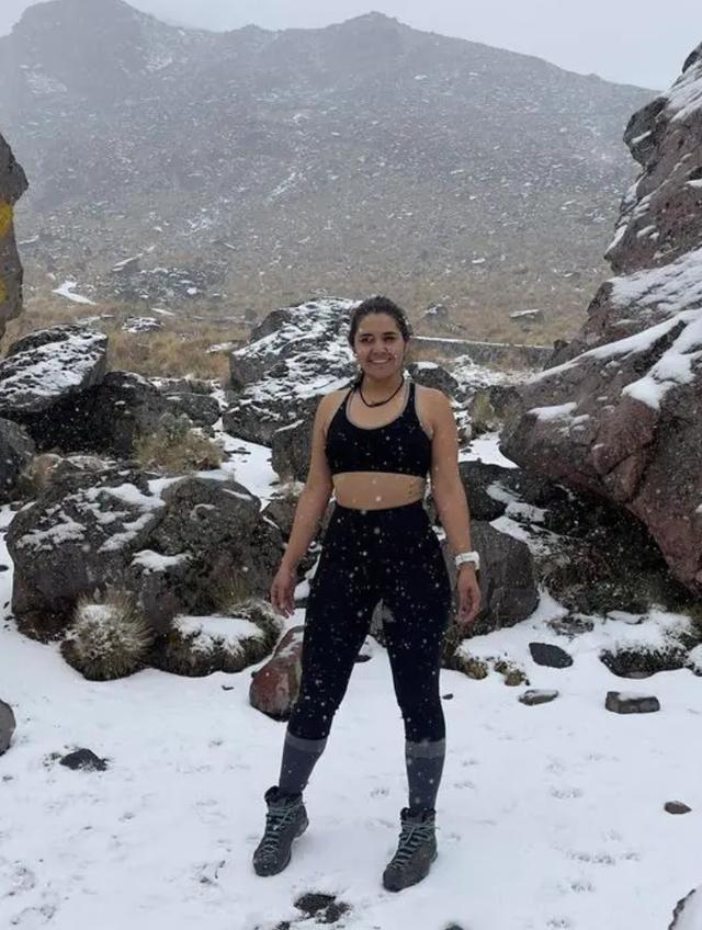 Một mình sống trên núi cao 5.636m, cô gái khiến nhiều người nể phục-2