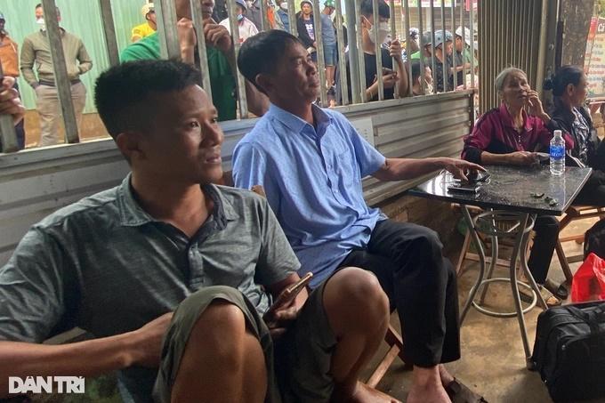 Vợ chồng nghe tin bố hấp hối, vội đón xe khách về quê thì gặp nạn-2