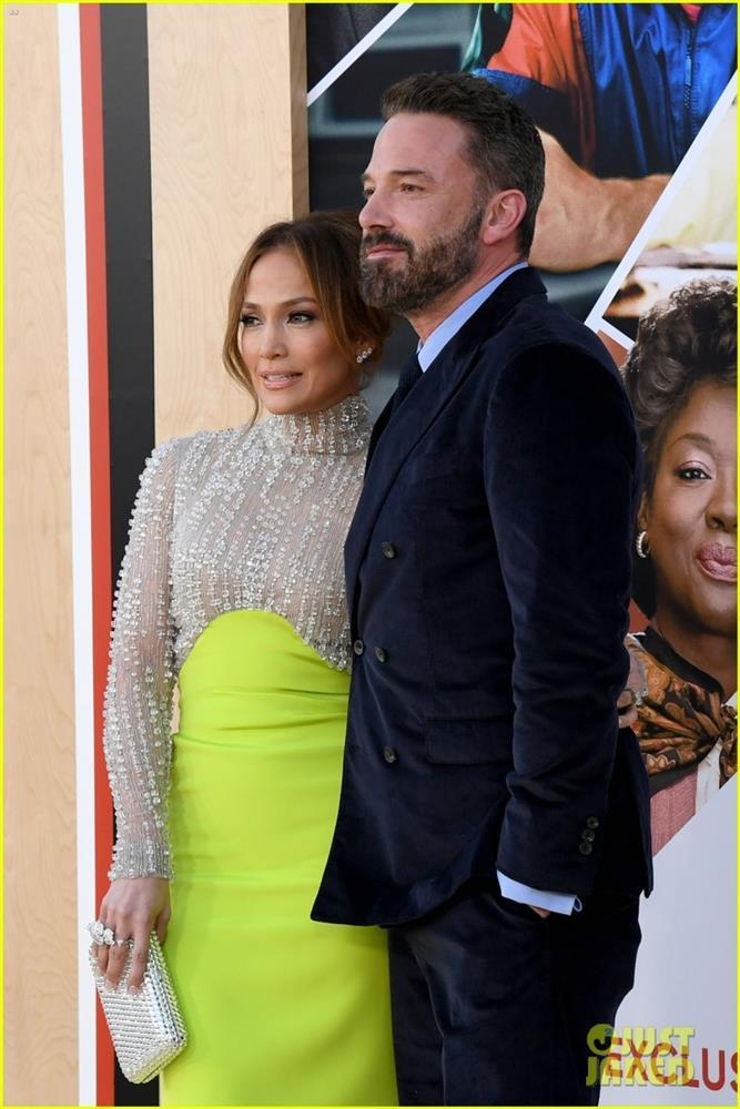 Jennifer Lopez và chồng trẻ ngọt ngào khóa môi tại sự kiện-6