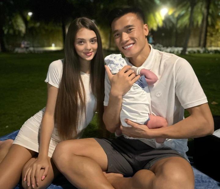 Vợ Bùi Tiến Dũng trở lại sàn diễn, khoe vẻ đẹp quyến rũ sau sinh-3