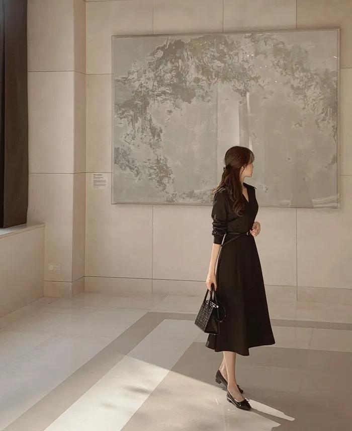 Váy đen tối giản - kiểu váy đáng sắm nhất của nàng công sở-10