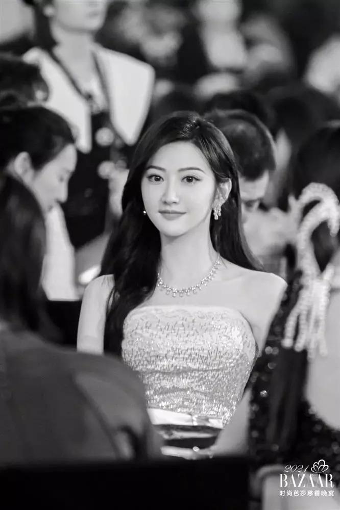 Độ nổi tiếng của mỹ nữ đang bị đăng tin lộ 3 video nhạy cảm-6