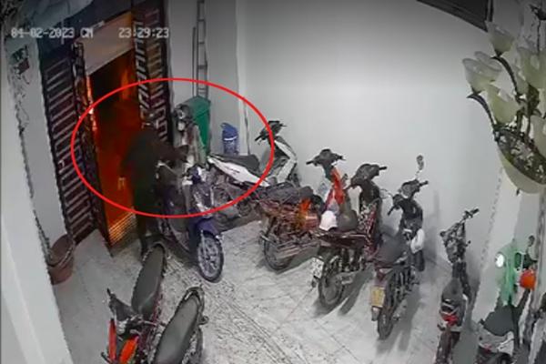 Xác minh clip cô gái trẻ bị nam thanh niên sàm sỡ ở phòng trọ-1