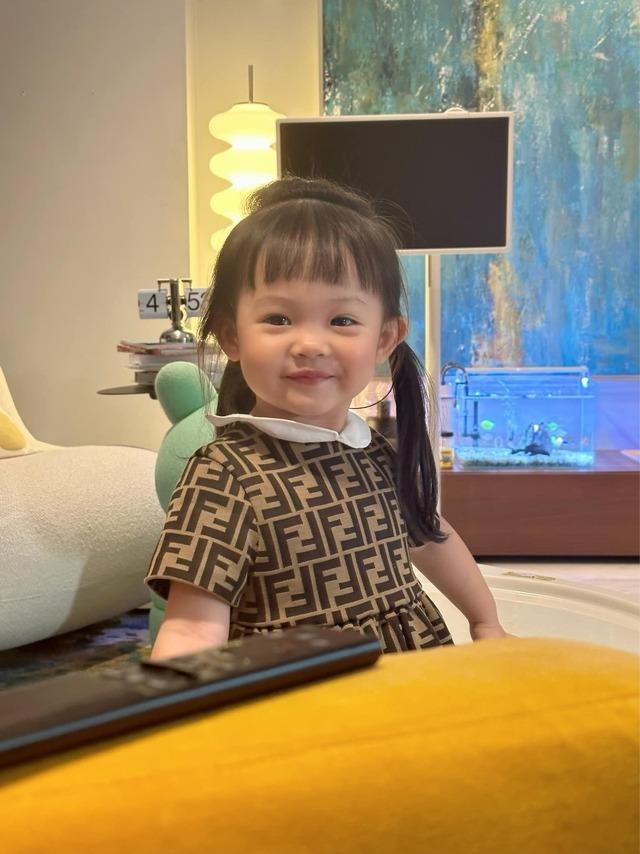 Suchin nhà Cường Đô la sở hữu đồ hiệu đắt đỏ, giày dép cả chục triệu-15