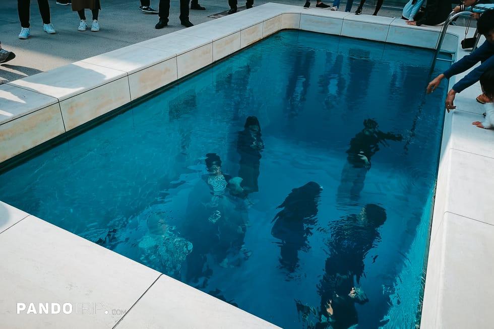 Độc lạ bể bơi Nhật Bản: Xuống tận đáy sống ảo lung linh không lo ướt-2