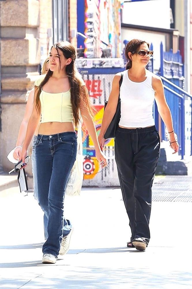 Ngưỡng mộ bản lĩnh Suri Cruise khi trở thành tâm điểm bàn tán-1