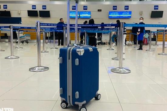 Bay ra Hà Nội thi cờ tướng, kỳ thủ bị cậy khóa vali ở sân Nội Bài