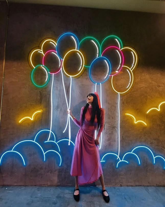 Bóc giá trang sức Lisa BLACKPINK đeo tiệc sinh nhật: Vòng tay hơn 1 tỷ!-2