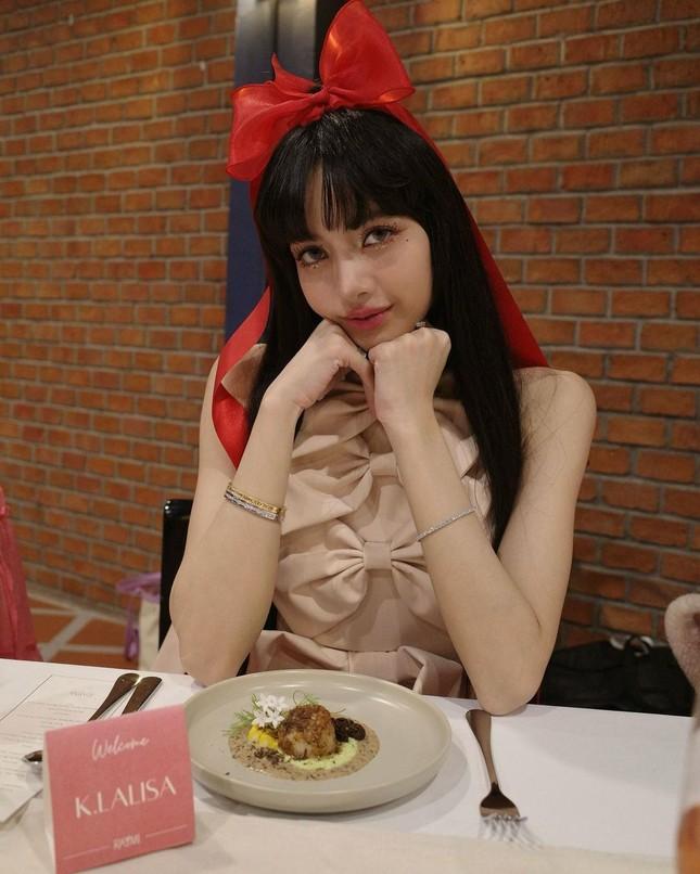 Bóc giá trang sức Lisa BLACKPINK đeo tiệc sinh nhật: Vòng tay hơn 1 tỷ!-4