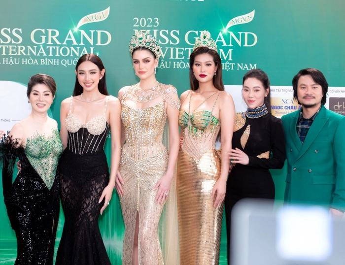 Bảo Ngọc lên tiếng về tranh cãi đeo sash chụp ảnh cùng Hoa hậu Isabella Menin-3