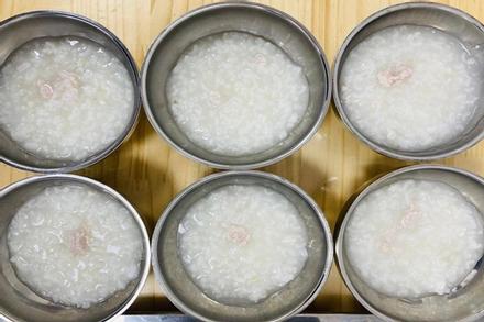 Phụ huynh tố bữa ăn của con bị cắt xén: Nhà trường nhận trách nhiệm