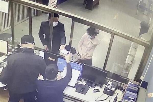 Cô gái tình nguyện nghỉ việc, ra đường sống cùng bạn trai phá sản-3