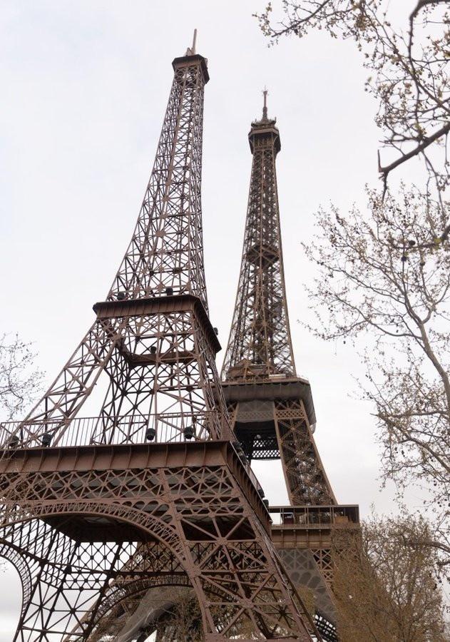 Bất ngờ xuất hiện phiên bản sinh đôi của tháp Eiffel ở Paris-3