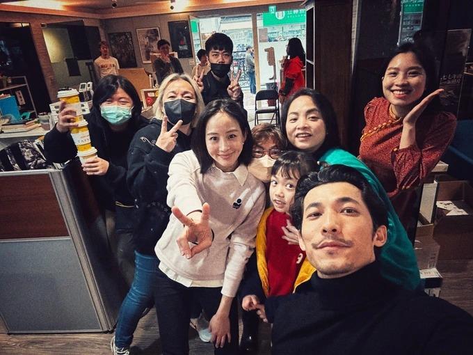 Liên Bỉnh Phát khoe ảnh đóng phim cùng mỹ nhân Hoa ngữ Trương Quân Ninh-2