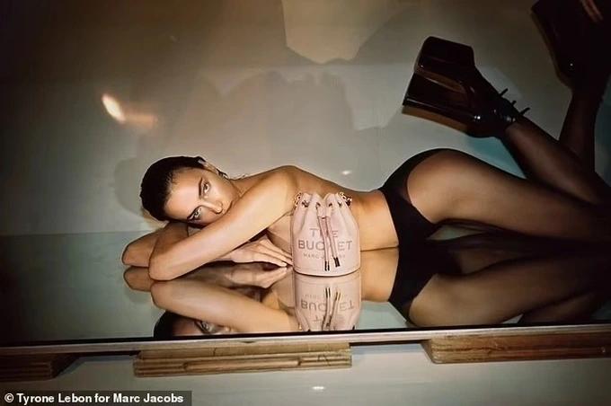 Người mẫu Hailey Bieber gây tranh cãi vì bán khỏa thân quảng cáo... son môi-4