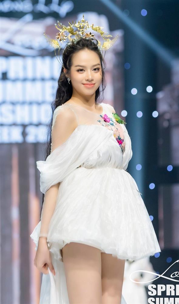 Hoa hậu lần đầu làm vedette sau đăng quang: Người tỏa sáng, người gặp sự cố-2