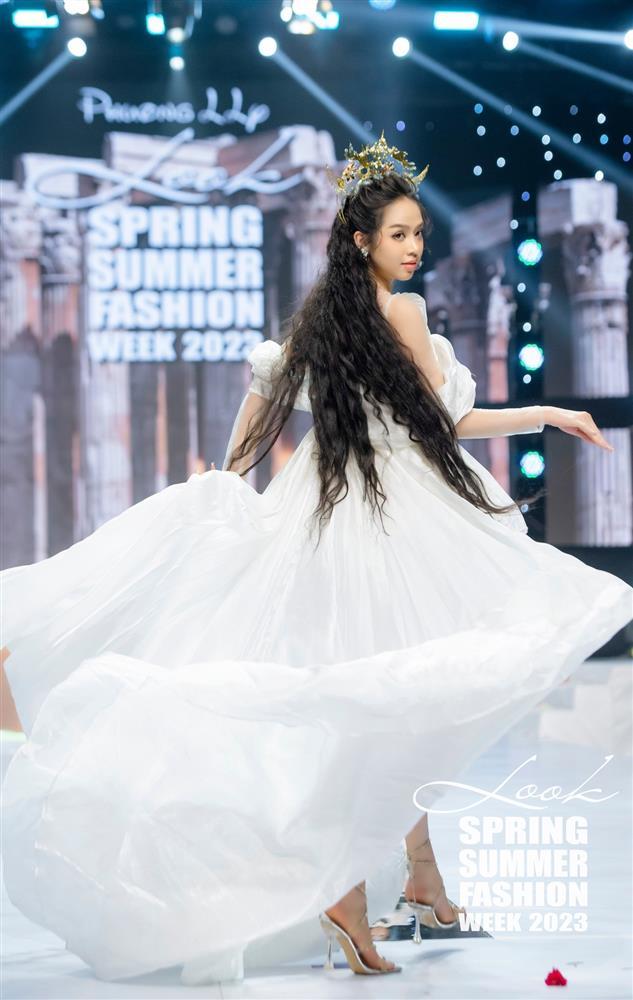 Hoa hậu lần đầu làm vedette sau đăng quang: Người tỏa sáng, người gặp sự cố-3