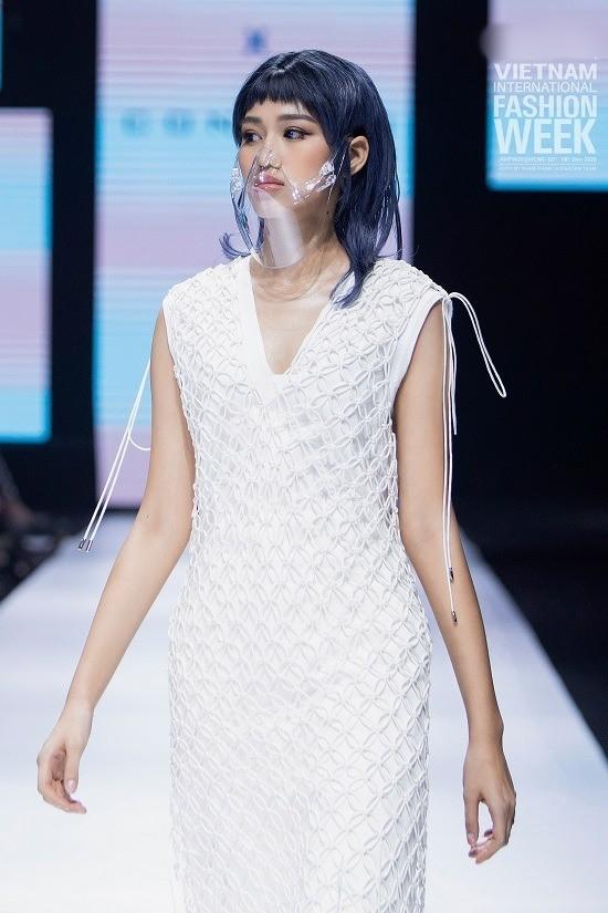 Hoa hậu lần đầu làm vedette sau đăng quang: Người tỏa sáng, người gặp sự cố-9