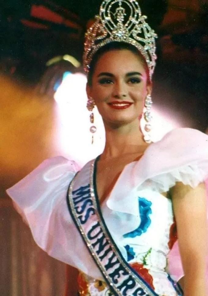 Tỷ phú chuyển giới của Hoa hậu Hoàn vũ bị chỉ trích bạc tình-2