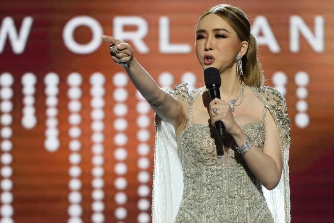 Tỷ phú chuyển giới của Hoa hậu Hoàn vũ bị chỉ trích bạc tình-6