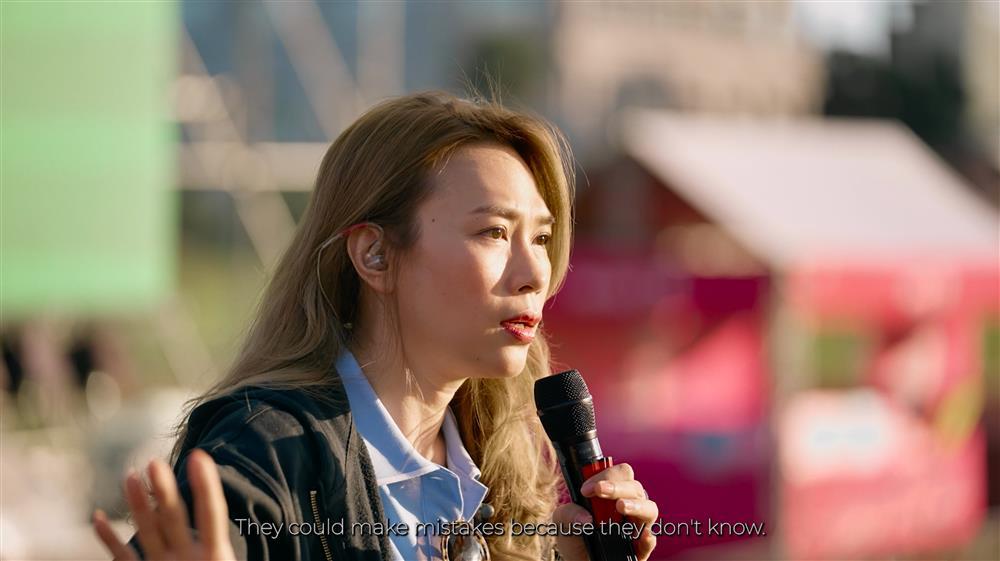 Cảm động cảnh phim Mỹ Tâm dặn dò bảo vệ cư xử đúng mực với khán giả-1