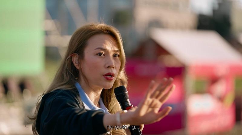 Cảm động cảnh phim Mỹ Tâm dặn dò bảo vệ cư xử đúng mực với khán giả-2