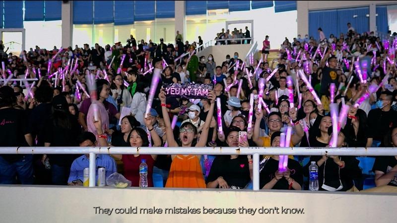 Cảm động cảnh phim Mỹ Tâm dặn dò bảo vệ cư xử đúng mực với khán giả-4