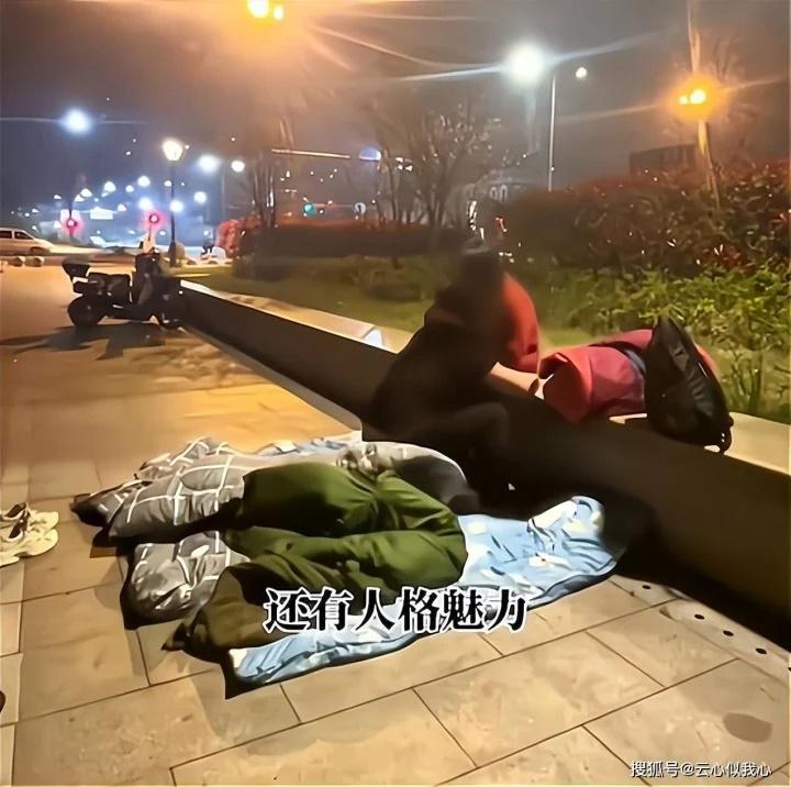 Cô gái tình nguyện nghỉ việc, ra đường sống cùng bạn trai phá sản-2