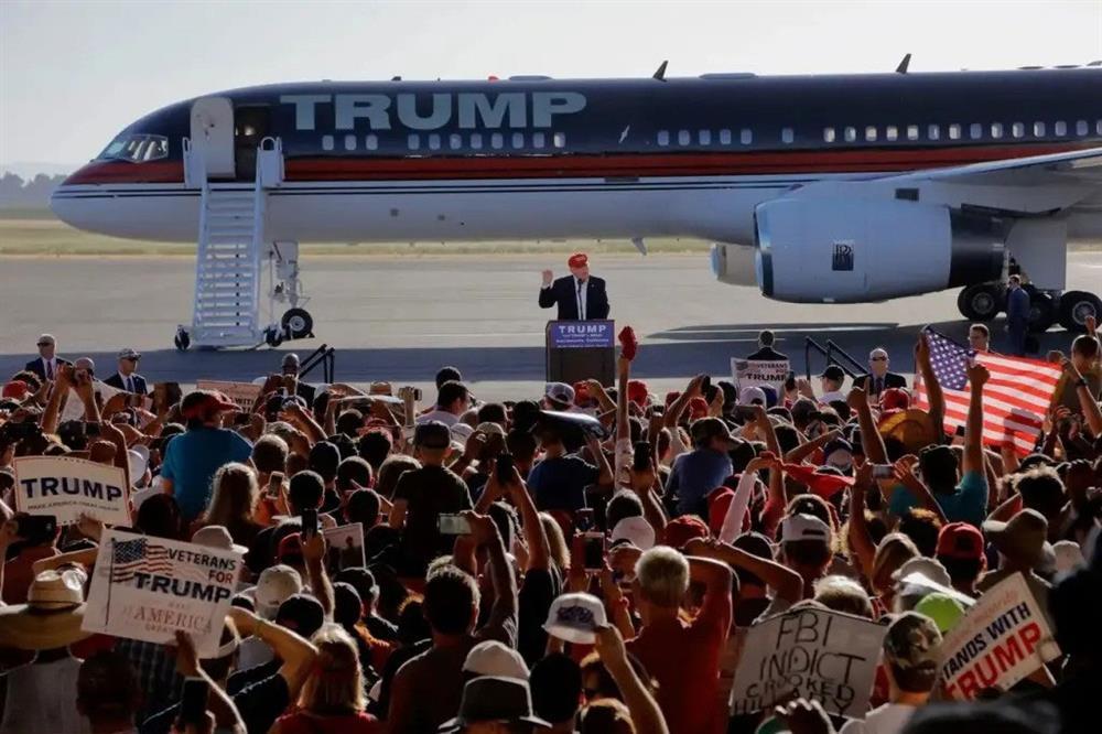 Bên trong chiếc Boeing 757 mạ vàng của Donald Trump-2