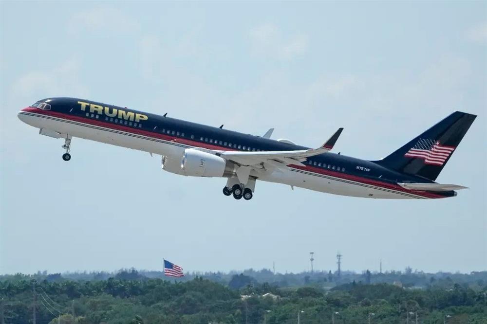 Bên trong chiếc Boeing 757 mạ vàng của Donald Trump-1