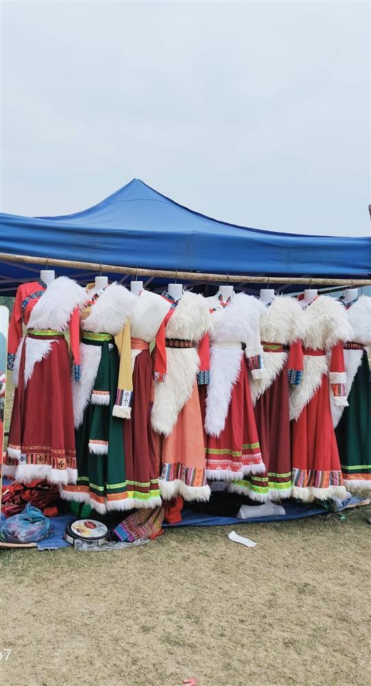 Mặc trang phục Mông Cổ ở Hà Giang: Nông nổi, không có lòng tự trọng dân tộc-3