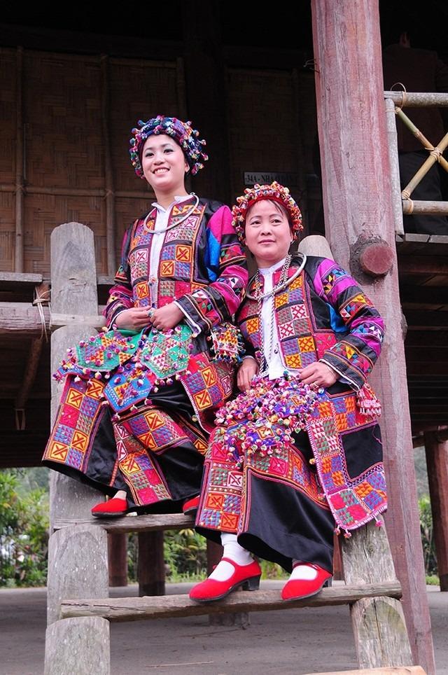 Mặc trang phục Mông Cổ ở Hà Giang: Nông nổi, không có lòng tự trọng dân tộc-4
