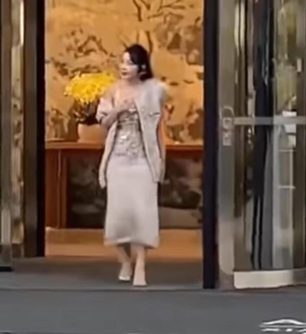 Khoảnh khắc Huỳnh Hiểu Minh đón Chi Pu đến quay show ở Trung Quốc-2