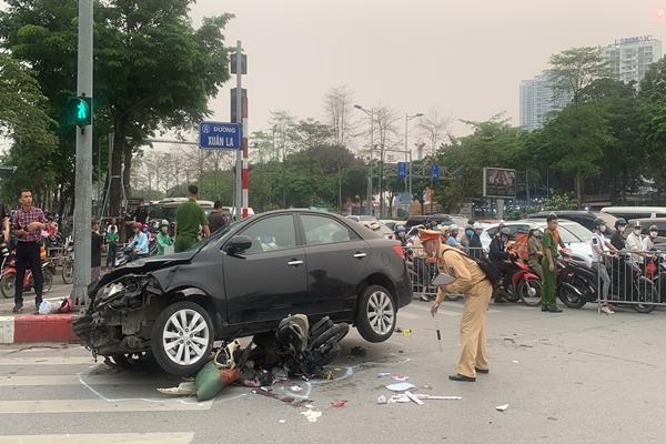 Ô tô đâm loạt xe máy ở Hà Nội: Hiện trường ngổn ngang, 17 người bị thương-3