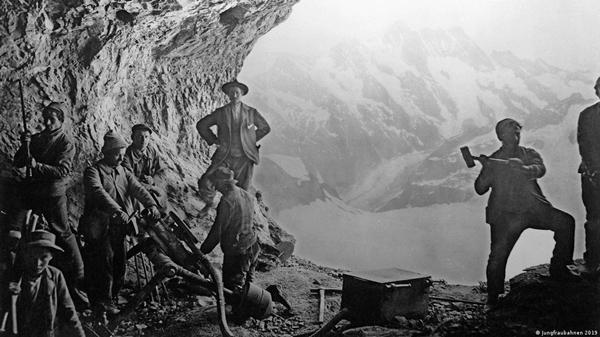 Ga tàu trông như căn cứ quân sự bí mật, cao nhất ở châu Âu-3