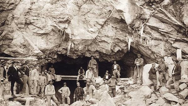 Ga tàu trông như căn cứ quân sự bí mật, cao nhất ở châu Âu-4