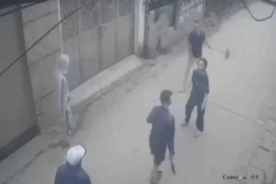 Diễn biến vụ người đàn ông bị chém lìa cánh tay ở Hà Nội