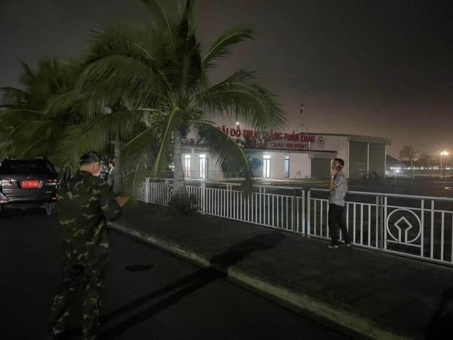 Trực thăng rơi ở vịnh Hạ Long, 2 người thiệt mạng, 3 người mất tích-5