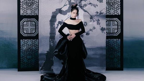 Jisoo (BLACKPINK) có gây thất vọng với màn ra mắt solo?-3