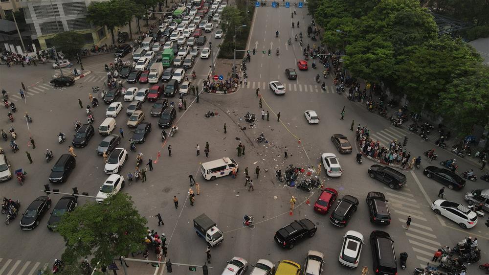 Tài xế ô tô đâm 17 xe máy ở Hà Nội khai đạp nhầm chân ga-2