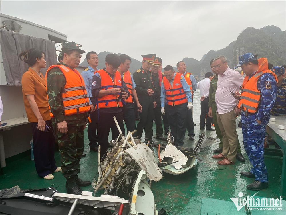 Hiện trường trục vớt trực thăng rơi, tìm thấy thi thể thứ 4-9